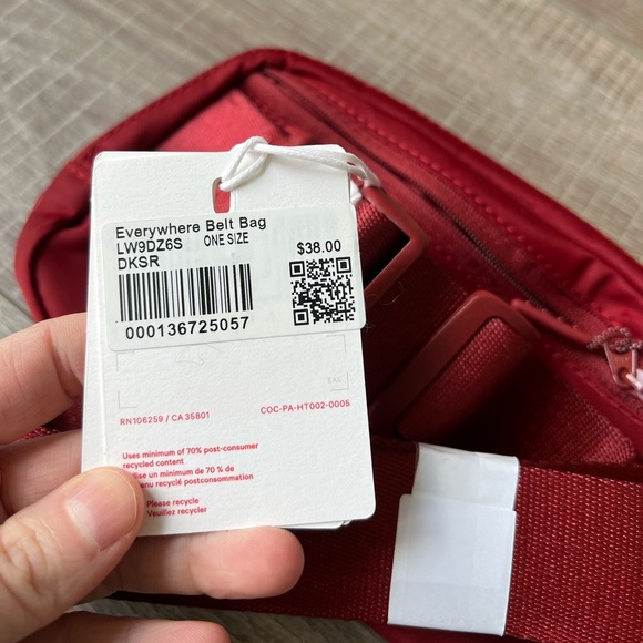 OG Lululemon Everywhere Belt Bag 1L Olympic Canada in Dark Sport Red - Picture 2 of 6